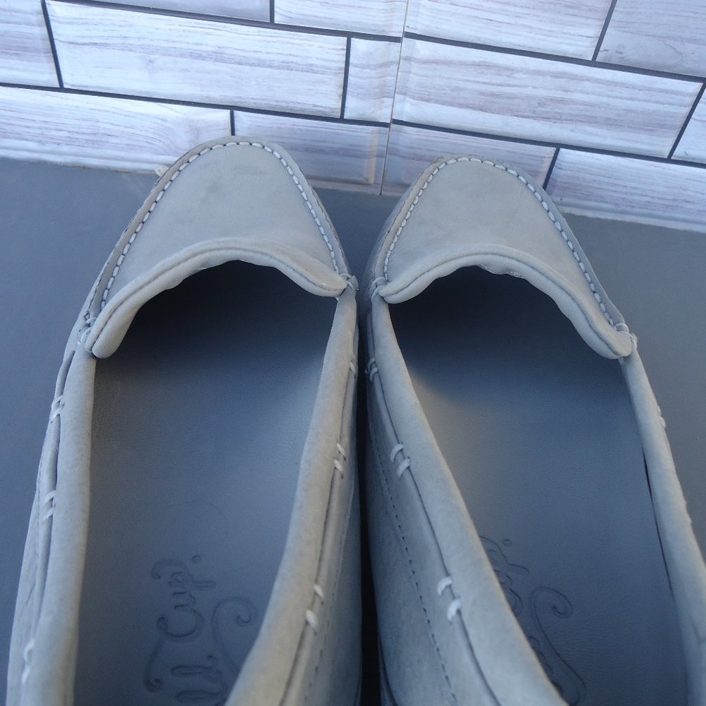 SIZE 9.5. SPERRY Gold Cup nubuck leather slip-on loafers. - Picture 13 of 16